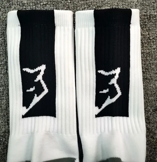 China Manufature Wholesale Custom Sports Grip Socks with Logo