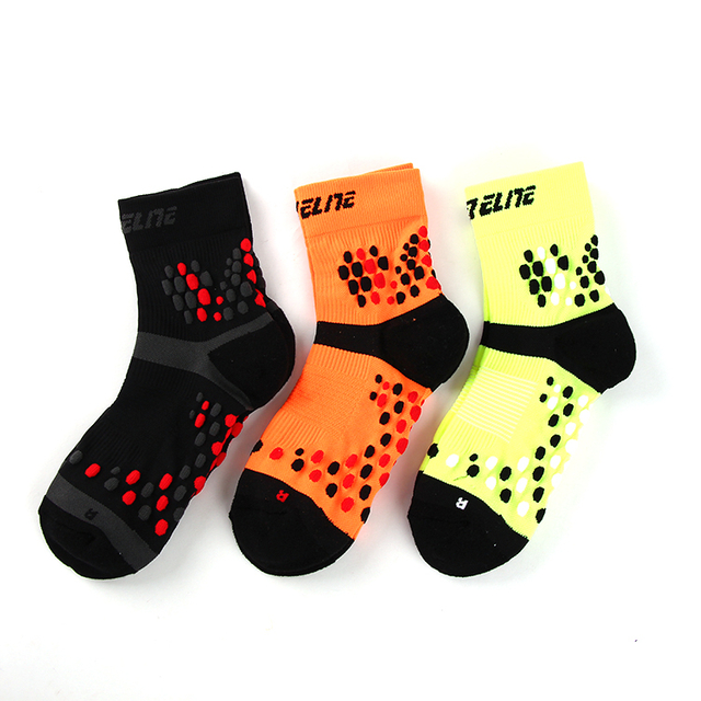 Custom jump non-slip trampoline grip socks Custom Wholesaler