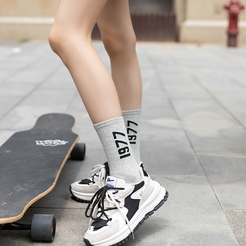 vintage Hip Hop Socks women Cotton Skateboard Socks Fashion Alphabet Gift Couple Casual Breathable Sports Luxury Socks 