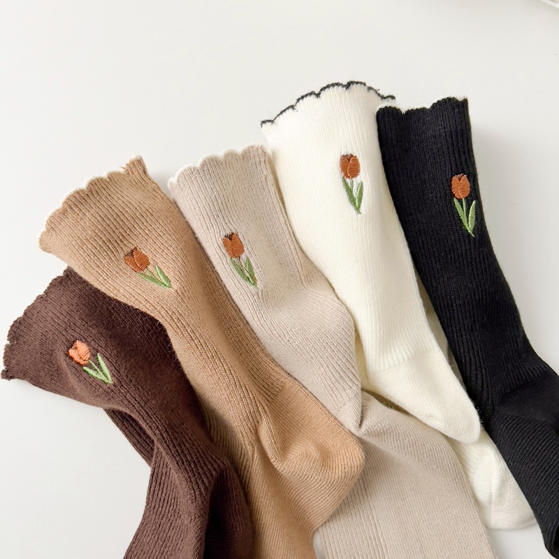 Minimum Order Quantity New Autumn women Socks Floral Embroidery Cute Socks Korean Style Solid Color Harajuku Vintage Crew 