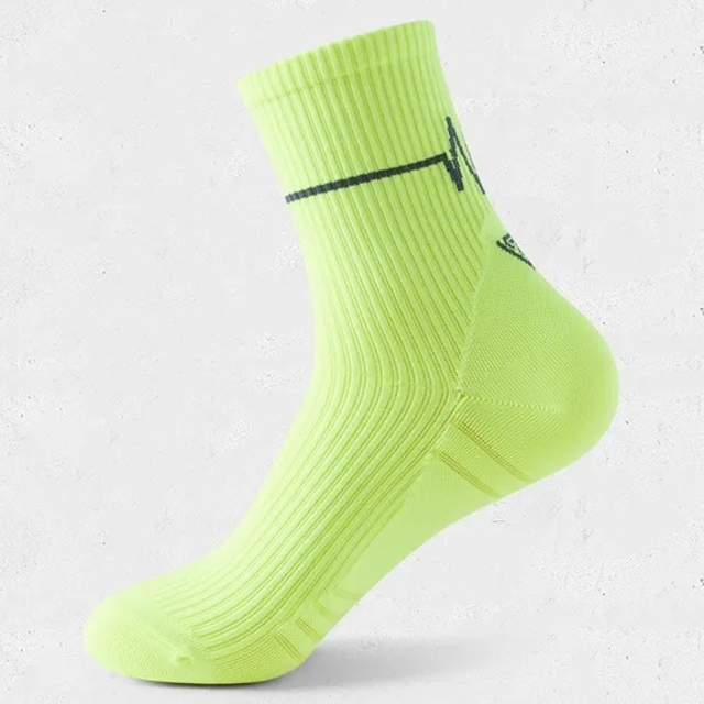 New Hot Selling Men′s Sports MID Tube Running Socks Wholesale Customization