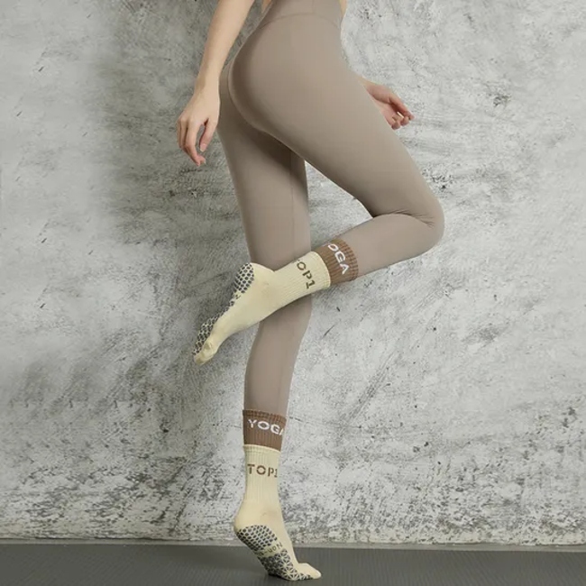 Custom Logo Fashion Breathable Non Slip Terry Crew Grip Anti Slip Pilates Yoga Socks