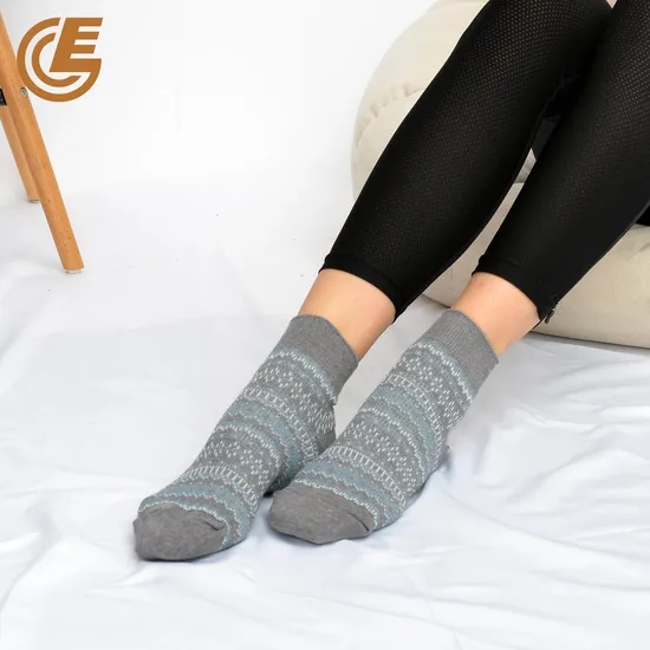 China Winter Thick Cotton Thermal Nordic Wool Crew Socks for Women