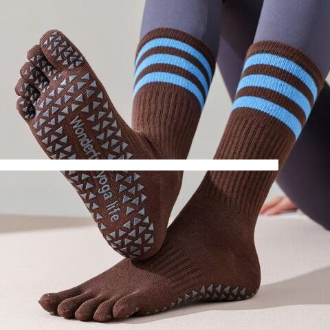 Factory stock long yoga socks non slip breathable high quality cotton dark five finger socks striped Pilates socks women