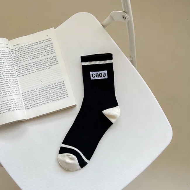 Socks Women′s MID-Calf Socks Black White Ins Striped Women′s Socks Alphabet Sports Street Tide Socks