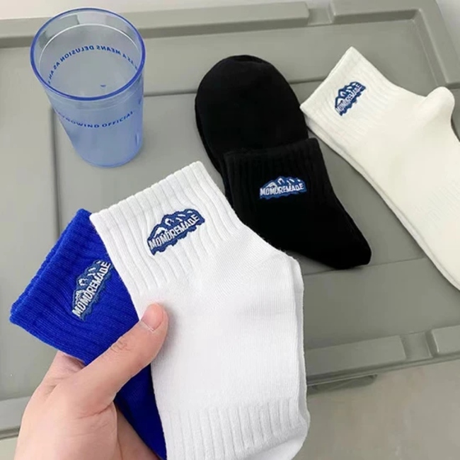 Breathable Comfortable Embroidery Cotton MID- Calf Socks for Sports and Leisure