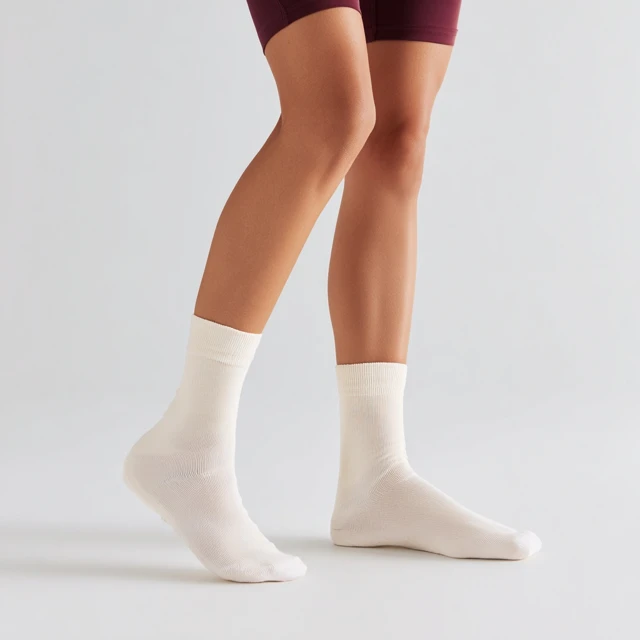 Wholesale Color Customization Sports Socks for Athletes Performance Running Socks for Training