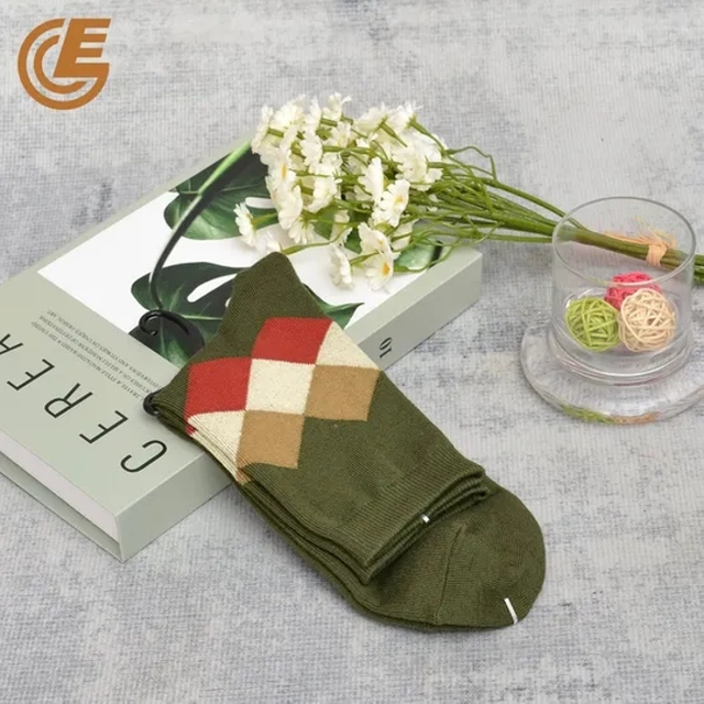 Qlm-106-10 Custom Logo Jacquard Knit Sweat-Wicking Compression Socks for Women