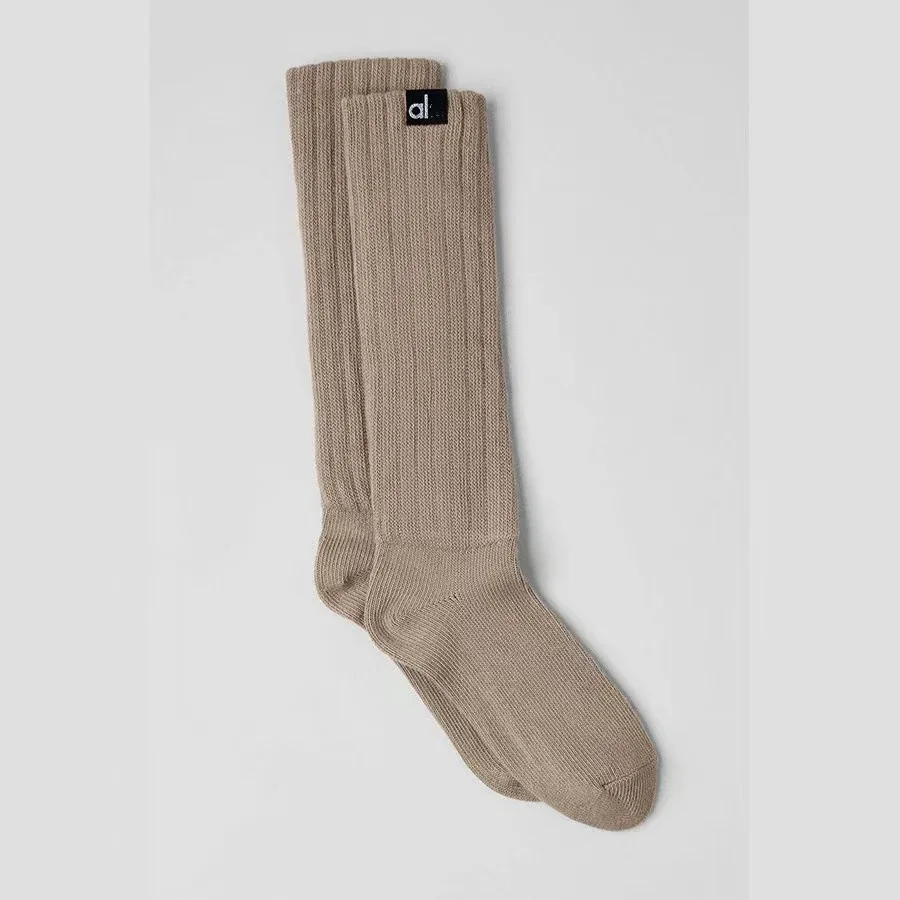 wholesale deals Men's and women's socks are soft, breathable, knitted, versatile for sports, super thick, and 
