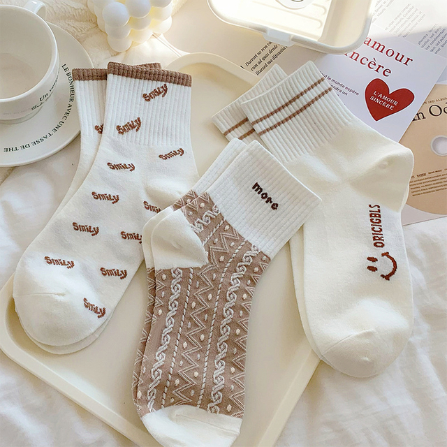 Domestic Brand Of Spring And Autumn Socks Set Japanese Women's Medium Tube Socks Casual And Cute Smiling Pure Cotton 
