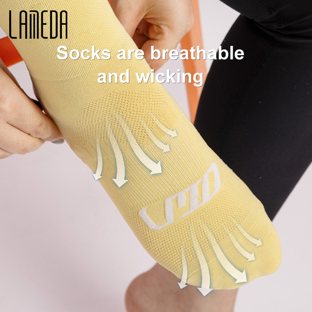 Made in China Women Cycling Socks Reflective Outdoor Sportswear Running Socks Breathable Bicycle Biking Racing Socks Bike 