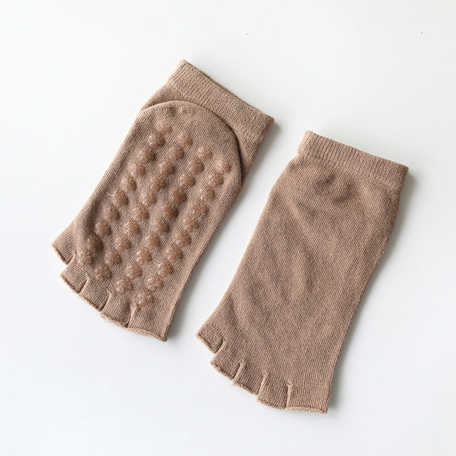 Custom-made Wholesale Design Cotton super soft grip socks five toe sock bulk wholesale custom trampoline