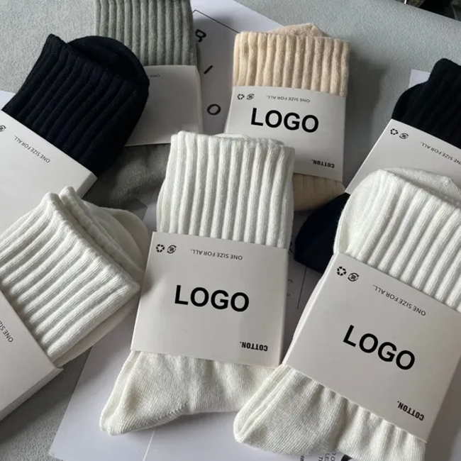 High Quality Low MOQ Fashionable Custom Logo Solid Colorful Knitted Cotton Crew Men′s Socks