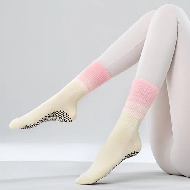 Wholesale Custom Logo Anti -Slip Fashion Socks Women Men Grip Socks