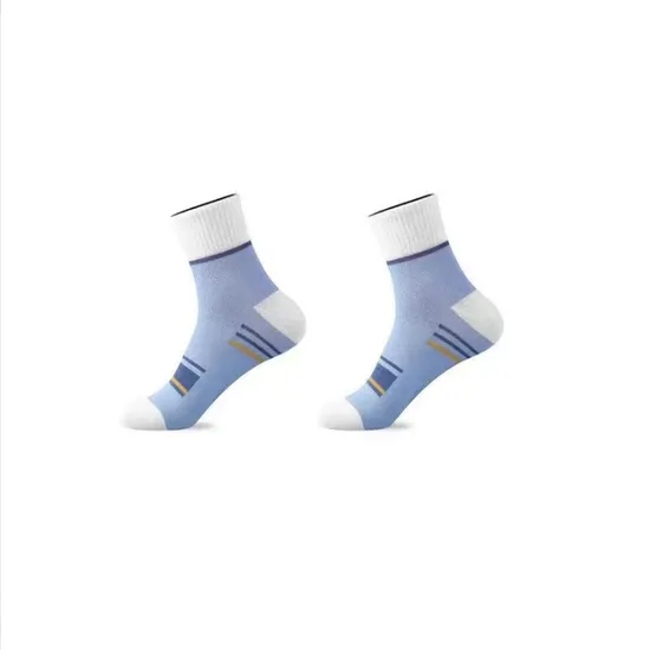 Men′s Colorful Striped Crew Socks for Autumn and Winter