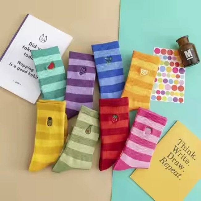 Colorful Women′s Cotton Soft Embroidery Fruit Crew MID Calf Socks