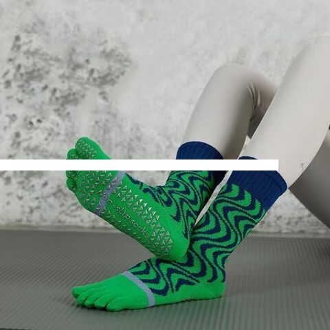 Green stripe yoga five finger socks anti slip anti friction custom Pilates socks professional custom logo
