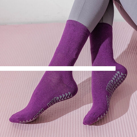 Hot sale Sweat absorbing and non slip fitness adhesive sports socks
