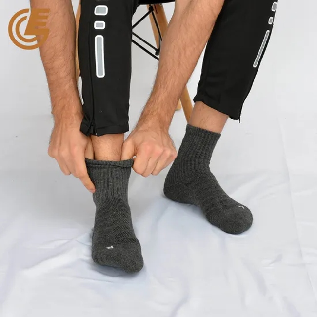 New Wholesale Solid Color Double Needle Men′s Socks Medium Tube Business Socks