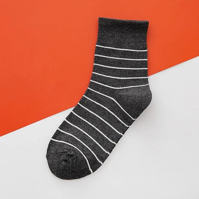 Autumn and Winter New Socks Women′s MID-Calf Socks College Style Cotton Striped Women′s Socks