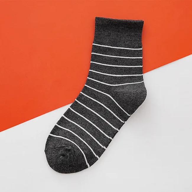 Autumn and Winter New Socks Women′s MID-Calf Socks College Style Cotton Striped Women′s Socks