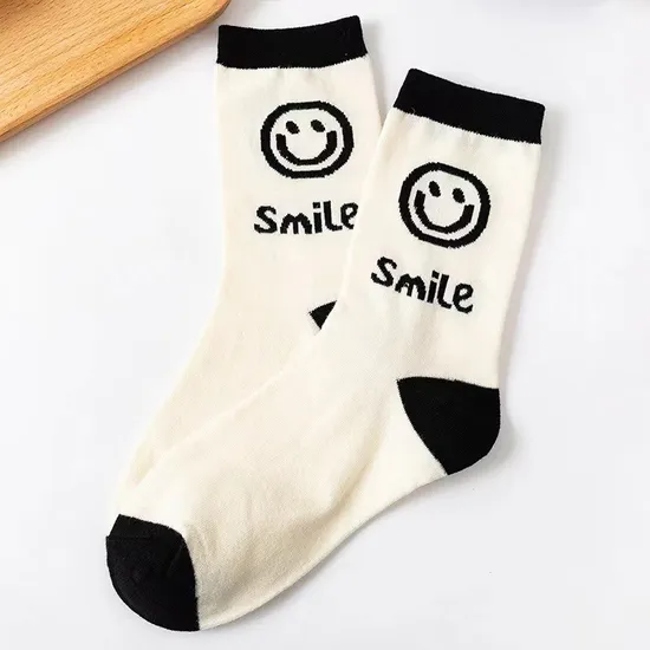 Socks Women′s MID-Calf Socks Smiley Cute Personality Ins Tide Black and White Colors Long Socks Sweet Cartoon Girls Sports Socks