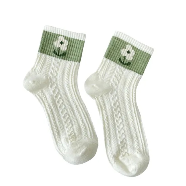 Socks Women′s Spring and Summer Thin Short Cotton Socks Sweat Absorbent Anti- Breathable Green Small Fresh Medium Cylinder Socks White Crushed Flower Socks