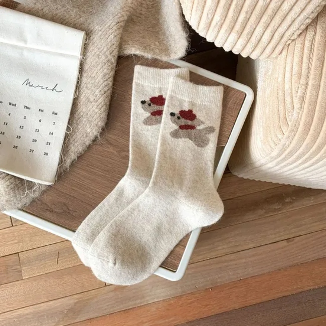 Winter Thickened Wool Socks Cartoon Wearing Beret Puppy Warm MID-Calf Socks Women′s Socks Stacked Socks
