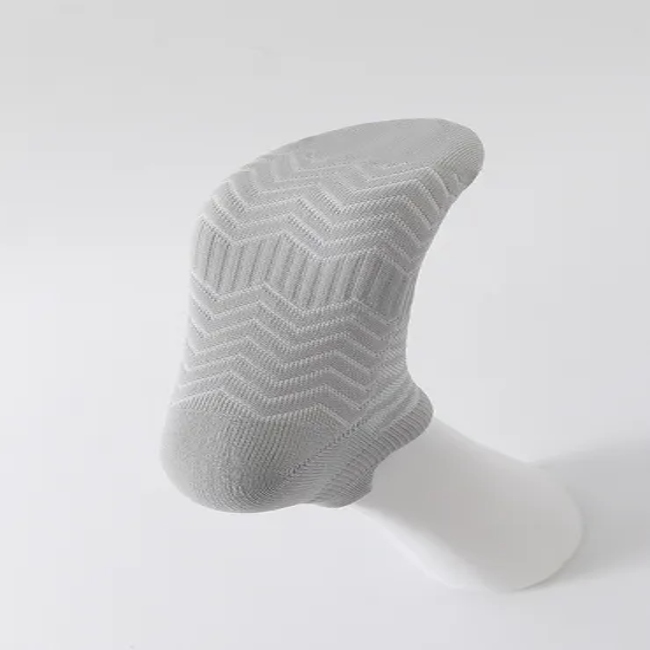 Summer Thin Trend Solid Color Boat Socks Moisture Transferring and Sweating Sports Socks Men′s Short Socks