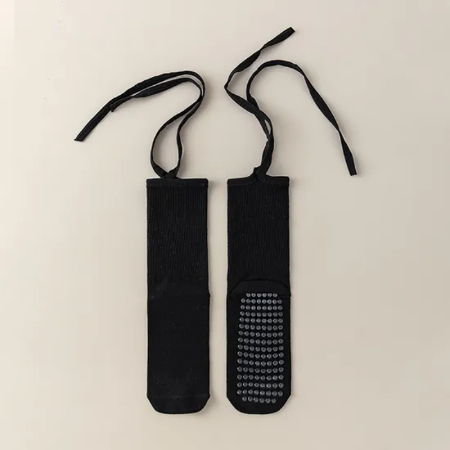 Customized Anti Slip Women′s Cross Belt Gym Barbell Ballet Dance Pilates Grabbing Socks Breathable Exercise