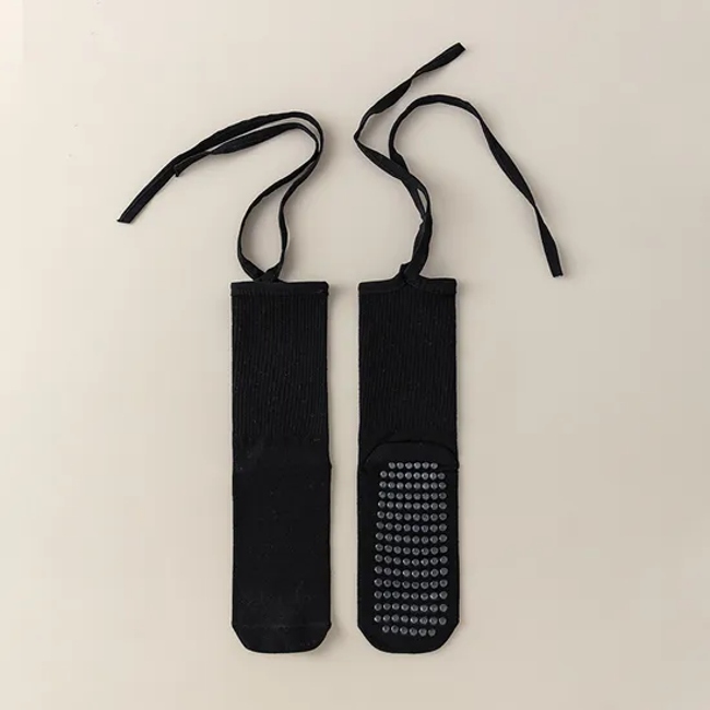 Customized Anti Slip Women′s Cross Belt Gym Barbell Ballet Dance Pilates Grabbing Socks Breathable Exercise