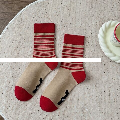 High Quality Crew Custom Logo Socks Red Jacquard Design Casual Women Socks