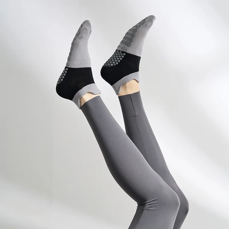 Chinese Brand Colors Sports Socks Cotton Mid-tube Bottom Professional Non-slip Silicone Indoor Fitness Socks Gym Dance Pilates 