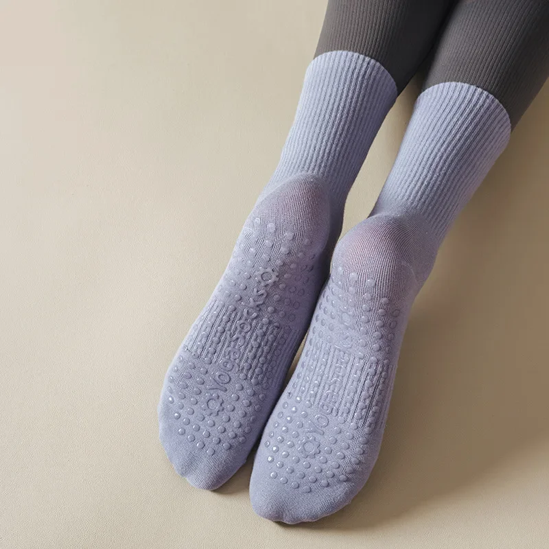 Innovation New Cotton Mid-calf Solid Color Silicone Non-slip Sports Stockings Fitness Pilates Yoga Socks Women Dance Socks 