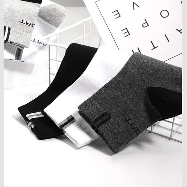 Free Sample Sport Wholesale Skate Crew Men′s Custom Logo Casual Ankle Slouch Christmas Socks