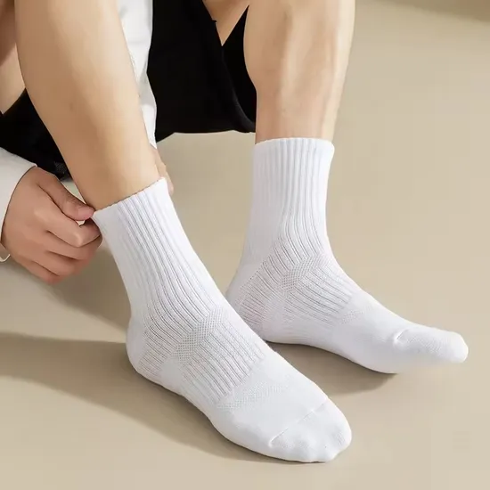 Latest Promotion Price Custom Logo Men′s Athletic Ankle Solid Socks Breathable Sheer Cotton Anti-Foul Feature Nylon Sport Socks