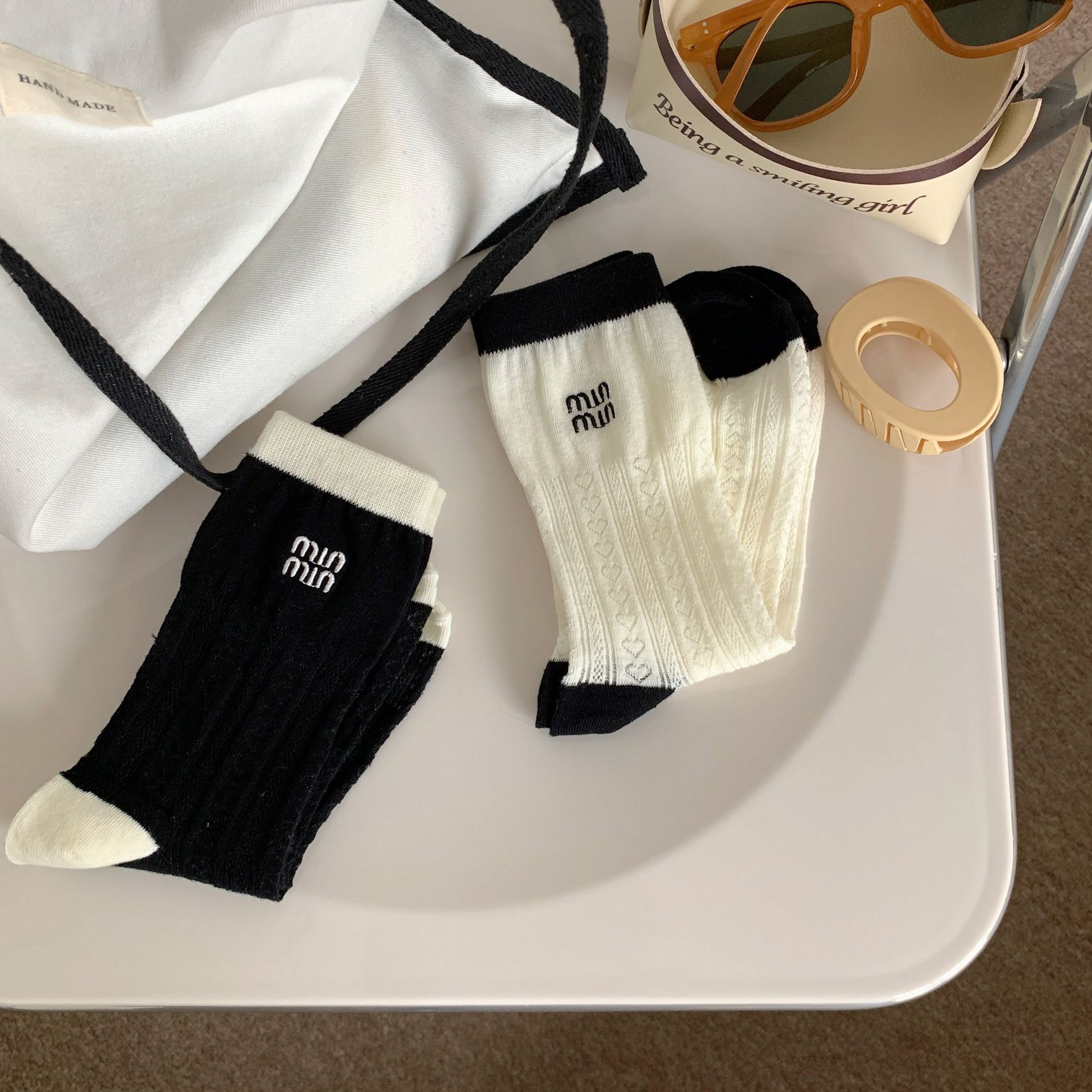 Wholesale Requirement Trendy SpringSummer Thin Cusual Mid Length Socks for women Black and White Contrasting College Cotton 