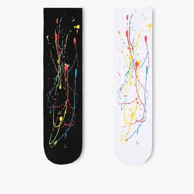 Ins Artistic Style Cotton Sweat-Absorbent Colorful Graffiti Hip-Hop Designer Basketball Team Premium Crew Men′s Sport Socks