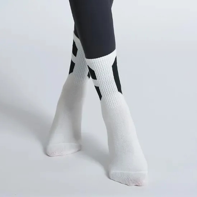 Custom Indoor Crew Cotton Anti Slip Dance Bare Pilates Grip Socks for Women