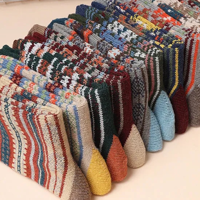 Crew Women′s MID-Calf Socks Cotton Socks Customized Winter Warm Socks