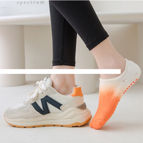 Wholesale Custom Logo Solid Color Mid Calf Cotton Grip Non Slip White Pilates Tie Dry Socks Anti Slip Yoga Socks for Women
