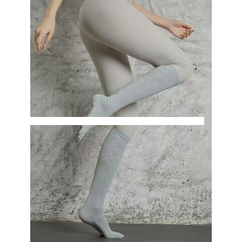 Source Factory pressure socks Yoga socks warm comfortable non slip custom grip logo Pilates women s socks