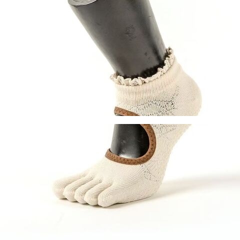 Source Factory five finger socks Lace yoga socks comfortable non slip custom grip logo Pilates women s socks