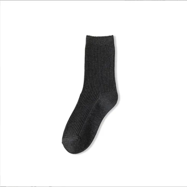 Premium Men′s Solid Color Socks, Odor-Resistant and Ideal for Fall Season