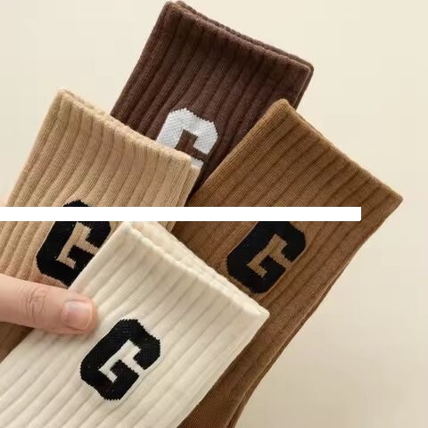 Custom Logo High Quality Winter Crew Jacquard New Letter Cute Breathable Athletic Socks Women Striped Sports Socks
