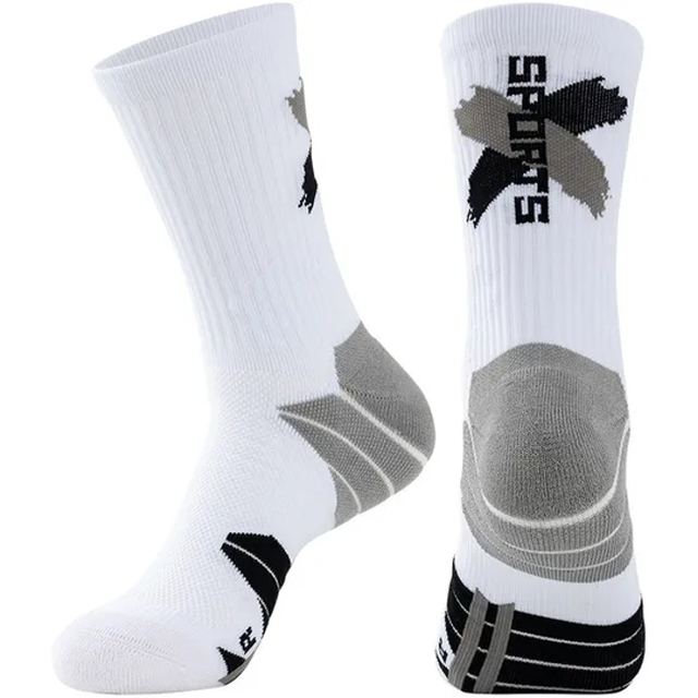 Customized MID Calf Towel Soled Sports Socks Breathable and Sweat Absorbent Basketball Socks.
