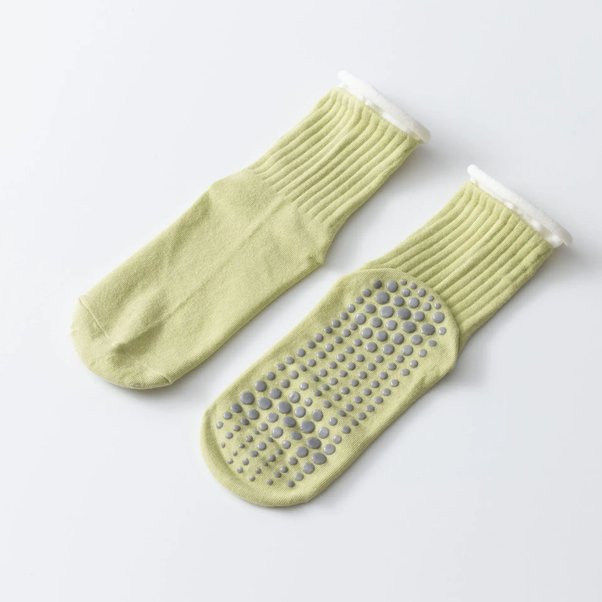 Short Lead Time New Fashion Color-blocked Mid-calf Yoga Socks Pilates Socks Non-slip Sports Socks Indoor Dance Fitness 