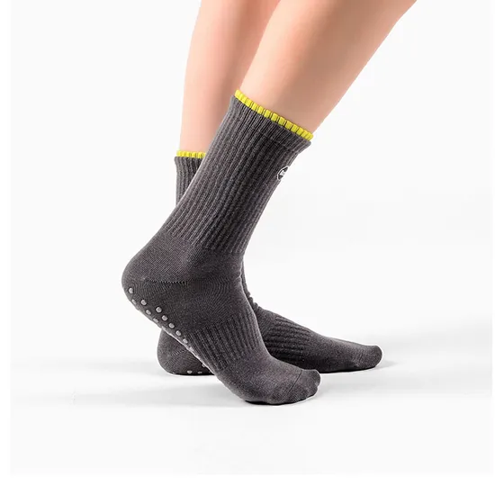 Qumor Wholesale OEM Custom Logo Yoga Silicon Soft Breathable Grip Women Crew Pilates Socks