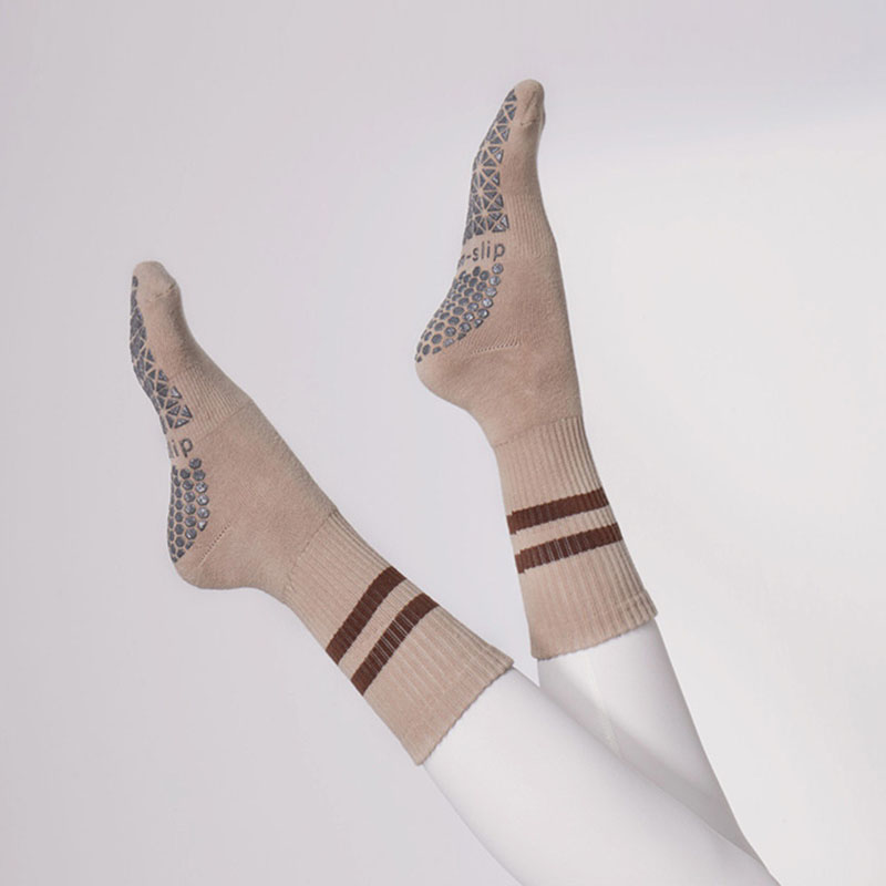 minimum order quantity Yoga Socks Cotton Towel Stripe Pile Dot Silicone Non slip women Warm Pilates Grip Crew 