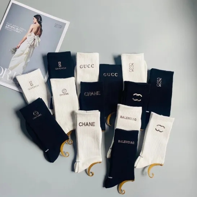 Black White Solid Color Middle Tube Socks Fashion Design Men Women Three-Dimensional Printing Gold/Silver Logo Letter Branded Socks